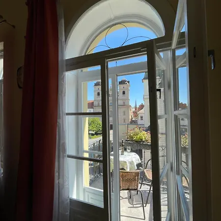 Apartment Royal In Historical Downtown *