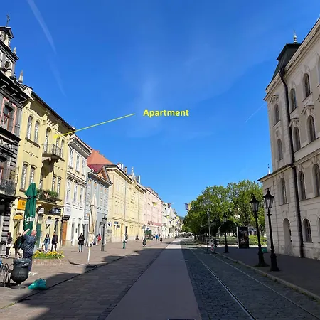 Апартаменты Royal In Historical Downtown *