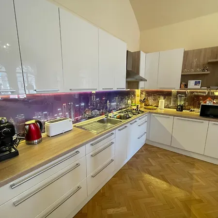 Royal In Historical Downtown