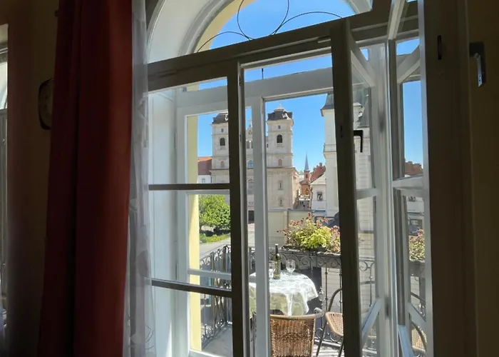 Апартаменты Royal In Historical Downtown *